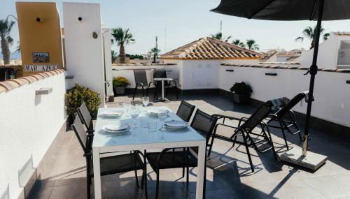 Stunning 2 bedroom apartment with Pool View - Photo 4