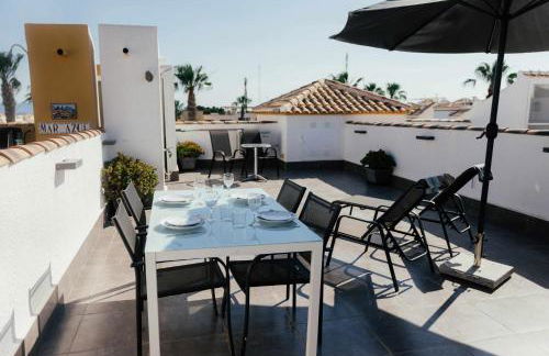 Stunning 2 bedroom apartment with Pool View - Photo 4