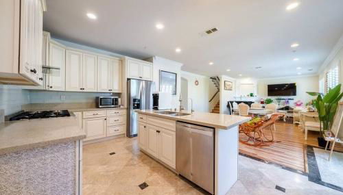 17-19ppl BTW Dsny Hllywd GarageParking Yard Grill - Foto 2