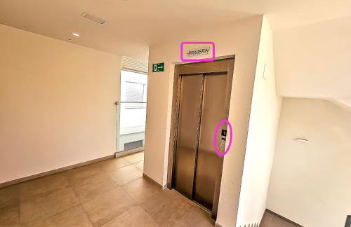 Oceanfront Duplex with a Rooftop Pool and Terrace - Foto 14