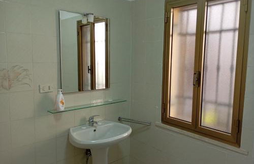 Family & Friends - Ground floor - Fully equipped - 15 minutes drive by car to the seaside - Foto 9