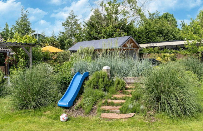 Holiday Home With Bubble Bath - Photo 24