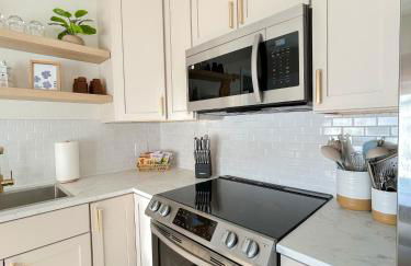 Waterfront retreat with kayaks, walk to the beach - Foto 9