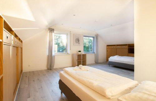 Tolstov House - Freistehendes 9 Zimmer Haus mit großem Garten - Photo 23