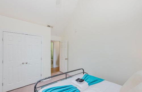 Rhythm & Rest Group Stay with Grill & Cozy Fireplace - Foto 17