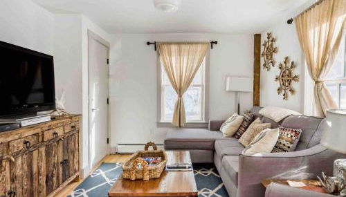 Entire Enchanting, Light-Filled 1830 Farmhouse - Foto 4, Other