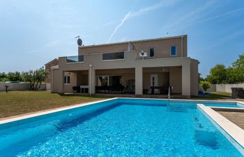 Awesome Home In Brtonigla With Sauna - Photo 10