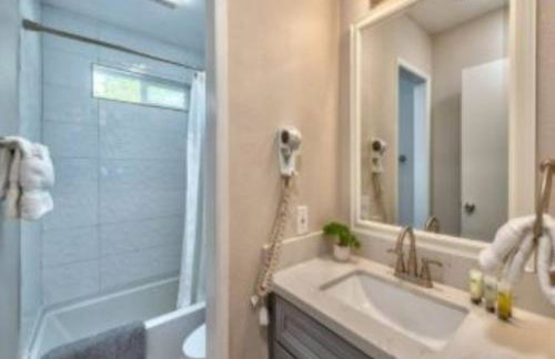 Relaxing 1 Story Villa Hot Tub BBQ By the Strip - Foto 7