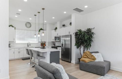 Modern Luxury retreat in downtown - Photo 31