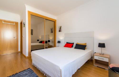 Santa Luzia Residence by Algartur - 5 mins Downtown - AC - Pool - Wi-Fi - Smart TV - Foto 16