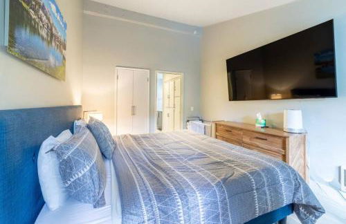 Guest Favorite Spacious Remodeled 2 Bdrm 2 Ba Mountain Views - Photo 10