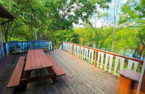 Secluded Cabin Rental for a Large Group Getaway on the Shenandoah River near Luray, Virginia - Photo 9