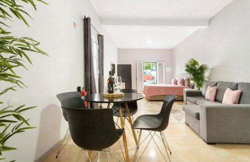 Studio Home Away from Home - Photo 14