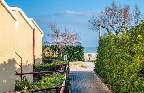 Senigallia, bilocale fronte mare con giardino - SE040 - Foto 1