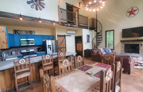 Waterfront Lonestar Cabin in a Magical Forest - Foto 5