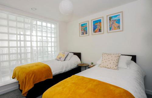 Stylish Seaside Stay - Spacious Ramsgate Apartment - New Build, Underfloor Heating, Perfect Location - Foto 14