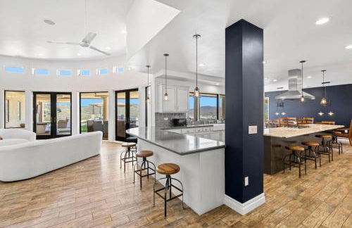 Private Gated 6BR Luxury Estate, Gym, Lake View - Foto 28