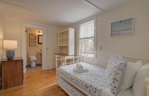 Short drive to town and popular beaches - Photo 25