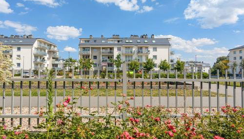 Exceptional Apartment with Charming Garden and Parking by Noclegi Renters - Foto 4, Garden, Garden view