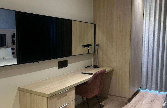 Luxury Apartment Sandton / no Loadshedding / Dstv - Photo 20