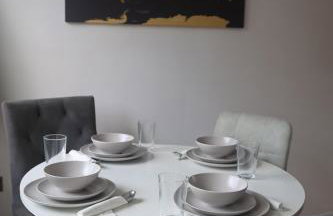 Luxe Cosy&Spacious 2 Bed House - Super Fast Wi-Fi & Private Parking Near GLO Airport & Cheltenham Racecourse - Foto 11