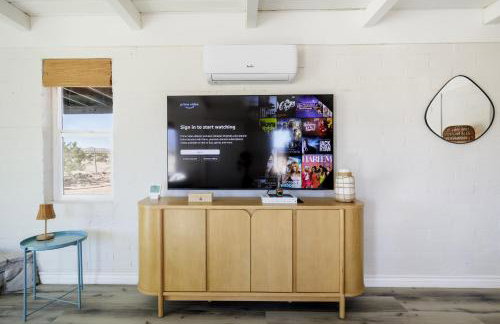 Mid-Century Magic with Mountain Views - Photo 6