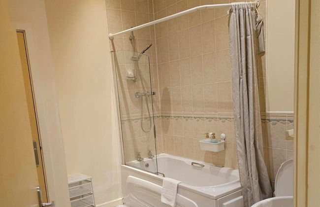 Apartment - Free Parking & Near Hospital - Photo 6