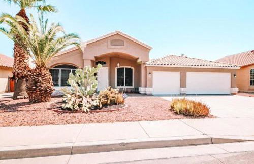Luxury Pool Home! Amazing Back Yard Oasis - Foto 12