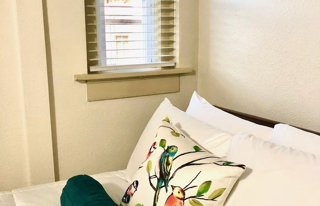 Evie's apartment - Photo 14