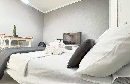 Cantinho Perfeito para Dois Conforto e Mar Bem Pertinho, Casa terrea no centro 80M Praia, Ar, Enxoval,Estacionamento e churrasqueira - Foto 11