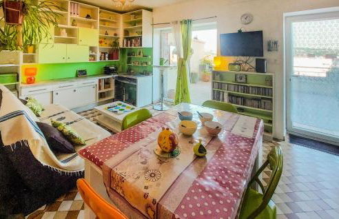 Awesome Apartment In Saint-Étienne - Foto 7