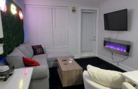 The 513 Flat 2! 1BR, 1Bath Apt with Pool and Riverfront View! Free Gated Parking! Only Steps from The banks & Stadiums! - Foto 4