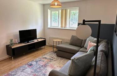 Lakeside apartment with FREE parking / M25 - Photo 11