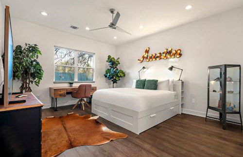 Austin Oasis Spacious 4BR Retreat with Hot Tub Cowboy Pool and Infrared Sauna Perfect for Families and Bachelorettes - Photo 44