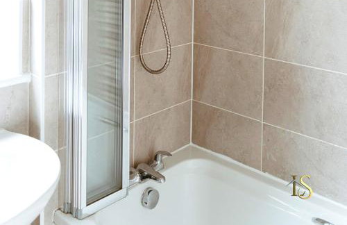 *Luke Stays Oswald Terrace* - Foto 28