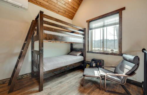 Riverside Galena Hideaway with Grills and Picnic Area - Foto 16