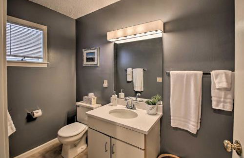 Spacious Ski-inandOut Black Mountain Home with Deck! - Foto 21