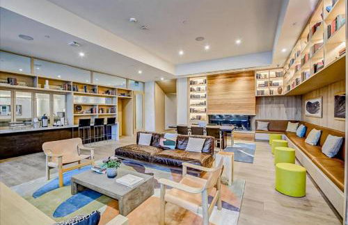 Brand New Rainey Street Condo with City and Lake View - Foto 9