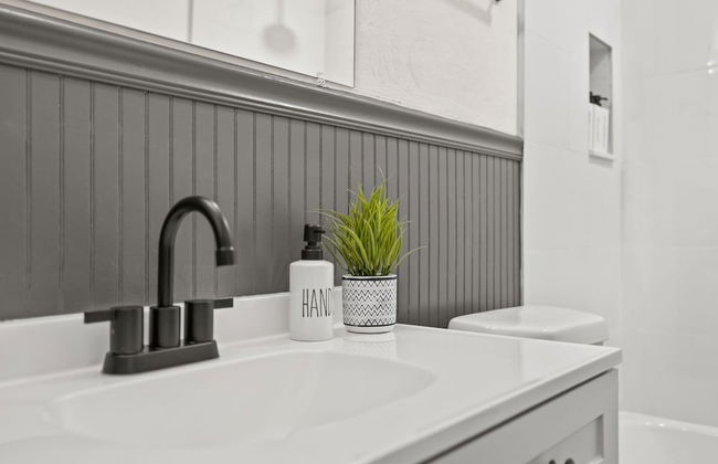 Sunny Palmetto Oasis: 4br Home With Private Pool 4 Bedroom Home by RedAwning - Foto 35