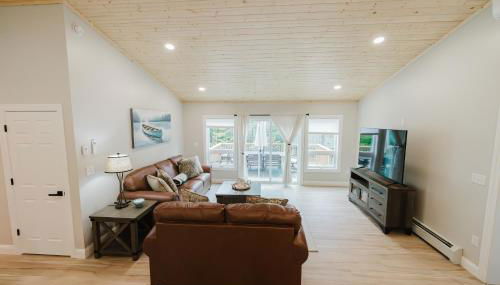 NEW! Modern Getaway - Hot Tub l Fire Pit l Pool table - Foto 4