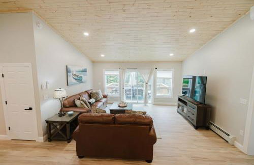 NEW! Modern Getaway - Hot Tub l Fire Pit l Pool table - Foto 4