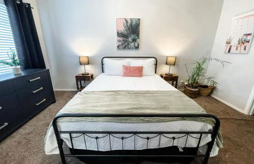 Cozy and Quiet, with Easy Access & Private Garage - Foto 14