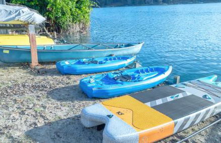 Lakefront Villa with 180 degree view private dock and boats - Foto 18