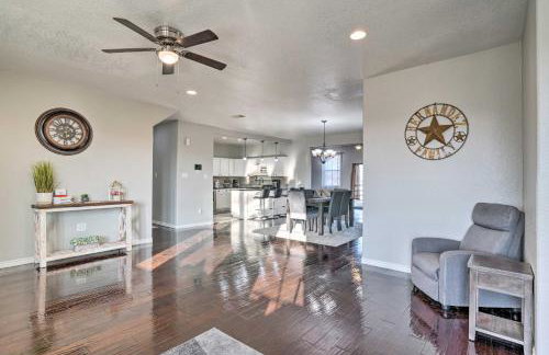 Peaceful Atascosa Home with Balcony and Deck! - Foto 6