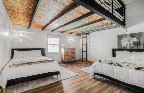 Bowling Alley! Expansive Group Getaway in Lewiston - Foto 35