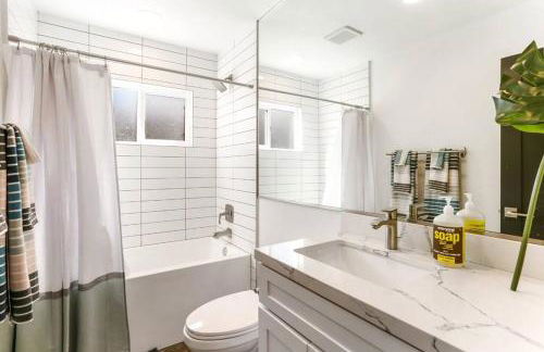 Casa de Vaqueros! Family&Pet Friendly! 3mi to the Beach! - Foto 8