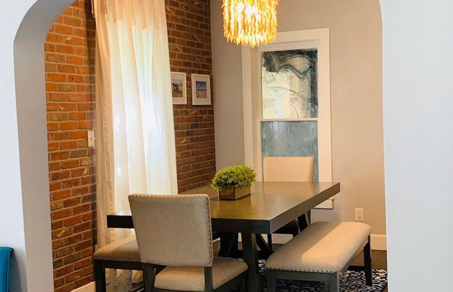 The Cottage! Chic Bungalow Near Old Town Square! - Foto 14