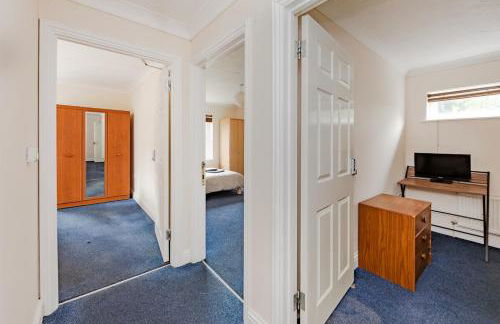 Spacious 3 bed flat in Colchester - Free parking - Foto 8