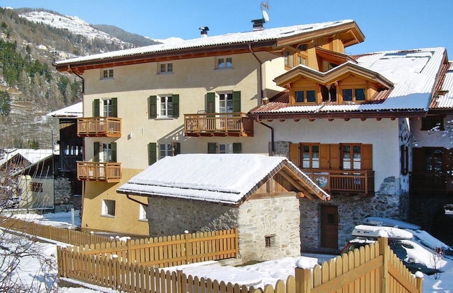 Apartment in Pellizzano With Paid Sauna - Photo 1