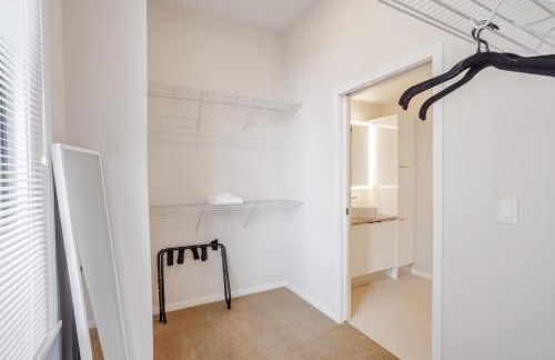 CozySuites at Sky Central - Foto 65